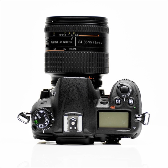 NIKON D7000 BODY (16.2MP) + Accessories - Shutter Count 2,713 - Picture 6 of 16